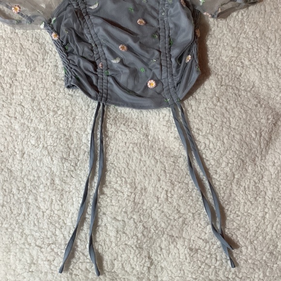 mesh crop top with puff sleeves - Picture 3 of 3